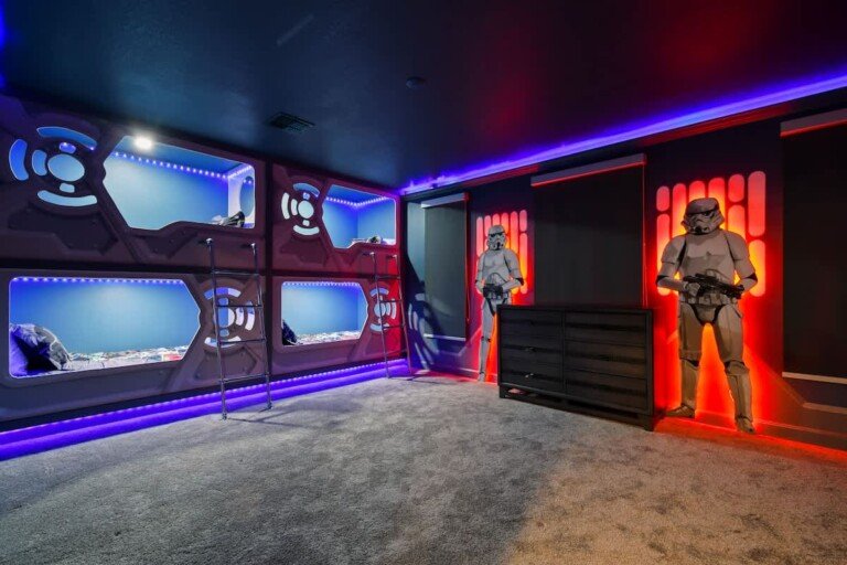 Star Wars Themed 9 Bed Home with Games room & Pool
