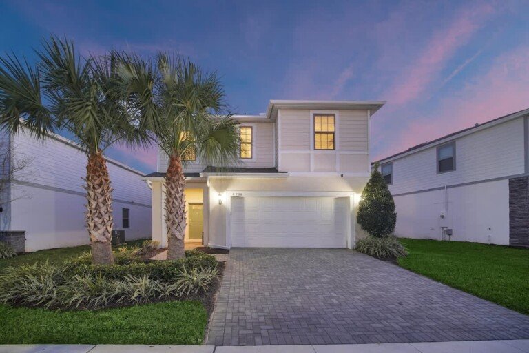 Luxurious 7-Bedroom House with Pool and Hot Tub